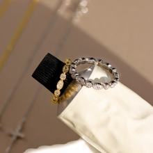 Load image into Gallery viewer, Lily Minimalist Oval Cubic Zirconia Ring