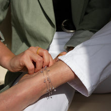 Load image into Gallery viewer, Lily Minimalist Oval Cubic Zirconia Ring