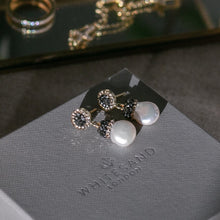 Load image into Gallery viewer, Mini Snowstorm Pearl Dangle Earring