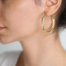 Load image into Gallery viewer, Ipek Chunky Ø50 mm Hoop Earring 16k Gold Vermeil
