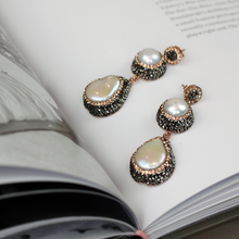 Load image into Gallery viewer, Queen Of The Sea Dangle Earring With Cultured Pearls In Rose Gold
