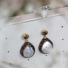 Load image into Gallery viewer, Snow Moon Single Drop Mother of Pearl Dangle Earring With Hematite
